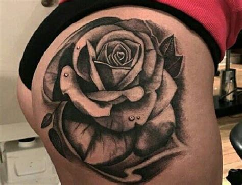 tatuajes en la nalga para mujeres grandes|Tatuajes femeninos grandes en la nalga